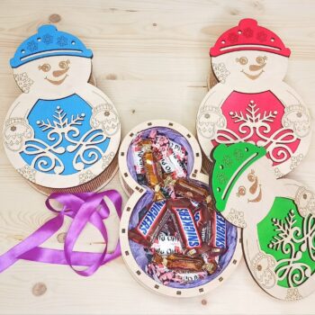 Intra απο ξύλο plywood 3mm-4mm πάχος - Χριστουγεννιάτικο κουτί δώρου Snowman Candy Box Δίασταση 30x30 cm Intraeaxys-pok3yyj7 - Image 3