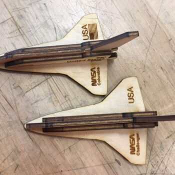 Intra απο ξύλο plywood 3mm-4mm πάχος - Τρισδιάστατο μοντέλο Challenger Space Shuttle Δίασταση 30x30 cm Intraeaxys-voq29y5o - Image 1