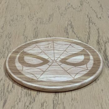 Intra απο ξύλο plywood 3mm-4mm πάχος - Σουβέρ με λογότυπο Spider Man Δίασταση 30x30 cm Intraeaxys-eo4q3e87 - Image 1