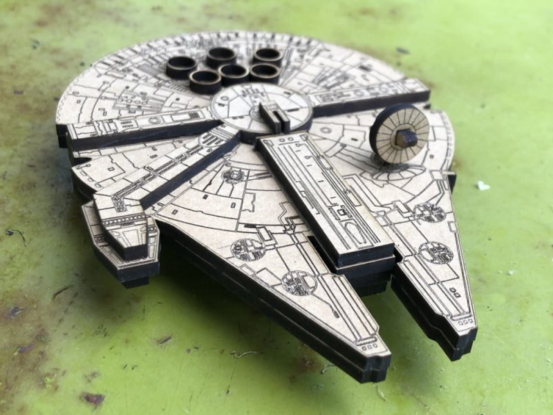 Intra απο ξύλο plywood 3mm-4mm πάχος - Star Wars Millennium Falcon Δίασταση 30x30 cm Intraeaxys-6o384nj1