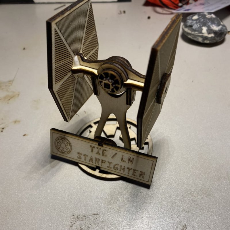 Intra απο ξύλο plywood 3mm-4mm πάχος - Mini TIE Fighter Δίασταση 30x30 cm Intraeaxys-r7vd5q27