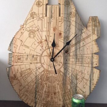 Intra απο ξύλο plywood 3mm-4mm πάχος - Ρολόι τοίχου Millennium Falcon Star Wars Δίασταση 30x30 cm Intraeaxys-e1gkrmdo - Image 1