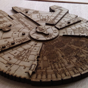 Intra απο ξύλο plywood 3mm-4mm πάχος - Ρολόι τοίχου Millennium Falcon Star Wars Δίασταση 30x30 cm Intraeaxys-e1gkrmdo - Image 4