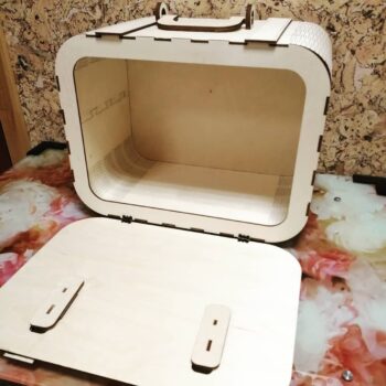 Intra απο ξύλο plywood 3mm-4mm πάχος - Roombox Ταξιδιωτικό Κουκλόσπιτο σε μια βαλίτσα Δίασταση 30x30 cm Intraeaxys-joedpn51 - Image 4