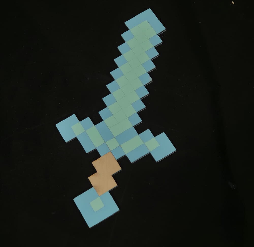 Intra απο ξύλο plywood 3mm-4mm πάχος - Minecraft Pixel Sword Δίασταση 30x30 cm Intraeaxys-eoxlqmxo