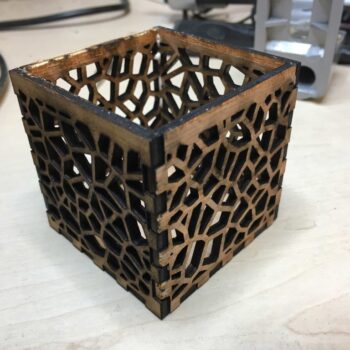 Intra απο ξύλο plywood 3mm-4mm πάχος - Θήκη ρεσώ Voronoi Δίασταση 30x30 cm Intraeaxys-e1gk96mo - Image 1