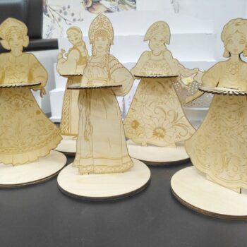 Intra απο ξύλο plywood 3mm-4mm πάχος - Χαρτοπετσέτα Σλάβοι Παραδοσιακή Στολή Κορίτσια Ρωσική Σαραφάν Δίασταση 30x30 cm Intraeaxys-eo4q24y7 - Image 1