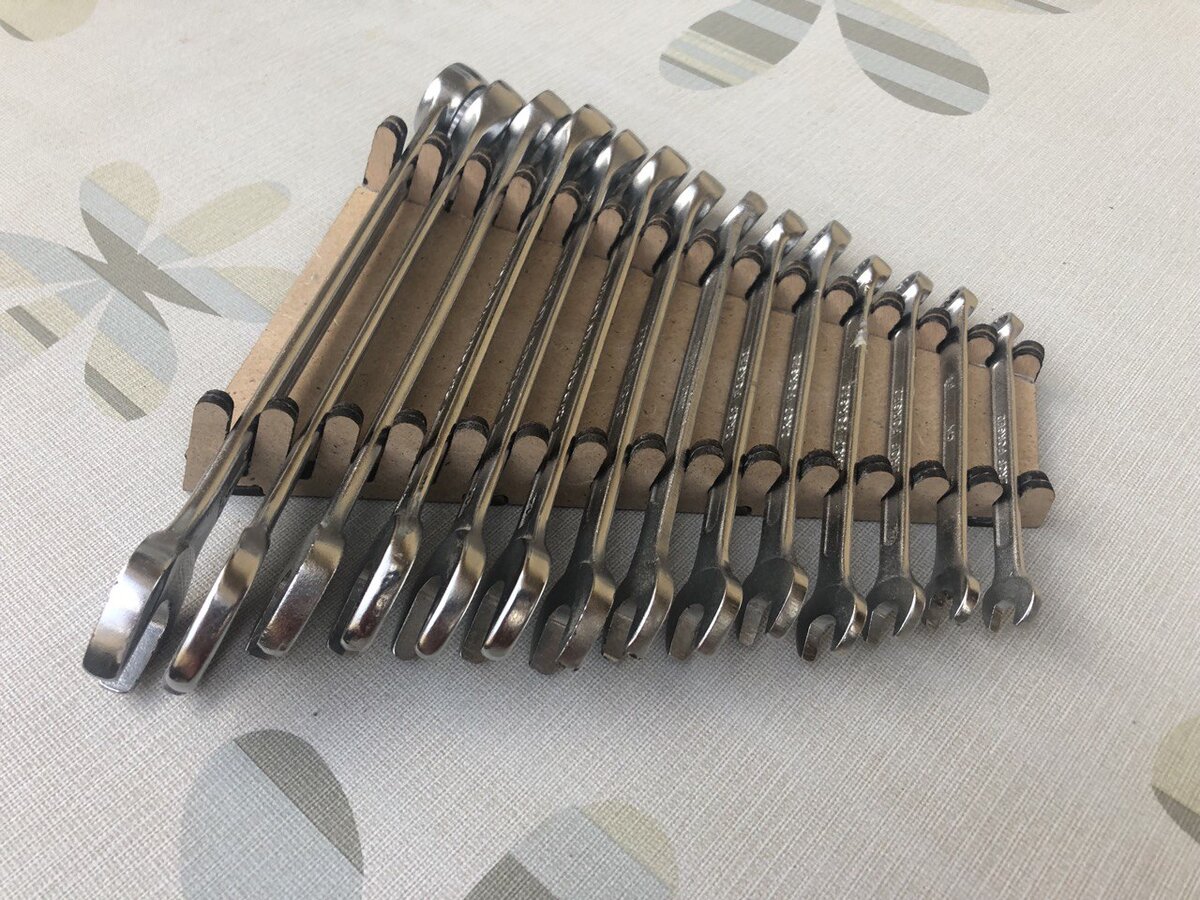 Intra απο ξύλο plywood 3mm-4mm πάχος - Οργανωτής κλειδιού Δίασταση 30x30 cm Intraeaxys-eo0q90w1