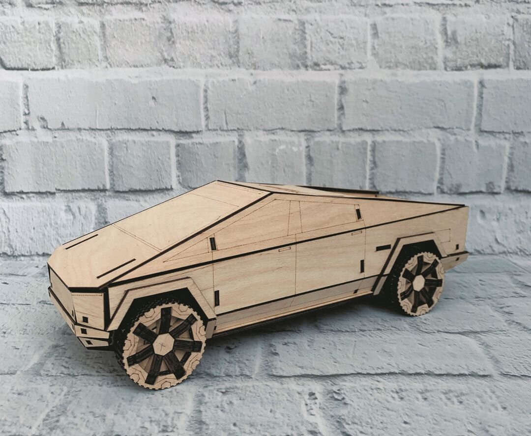 Intra απο ξύλο plywood 3mm-4mm πάχος - Tesla Cybertruck 3 χλστ Δίασταση 30x30 cm Intraeaxys-eo20vd67