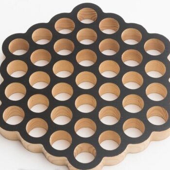 Intra απο ξύλο plywood 3mm-4mm πάχος - Στρογγυλό Honeycomb Trivet 37 Holes Δίασταση 30x30 cm Intraeaxys-p7ymwgz7 - Image 1
