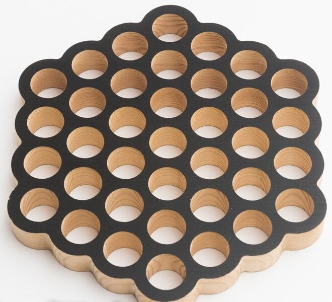 Intra απο ξύλο plywood 3mm-4mm πάχος - Στρογγυλό Honeycomb Trivet 37 Holes Δίασταση 30x30 cm Intraeaxys-p7ymwgz7
