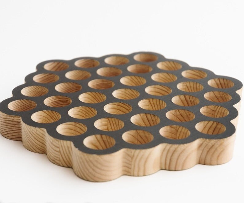 Intra απο ξύλο plywood 3mm-4mm πάχος - Circle Honeycomb Trivet 19 Holes Δίασταση 30x30 cm Intraeaxys-67wlw3m1