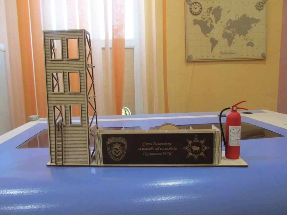 Intra απο ξύλο plywood 3mm-4mm πάχος - Βραβείο Πυροσβέστη Δίασταση 30x30 cm Intraeaxys-yon0v3y7