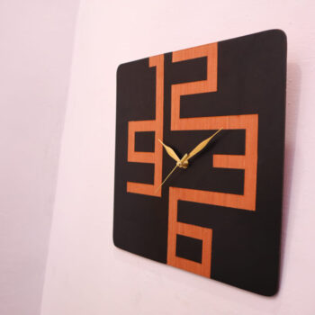 Intra απο ξύλο plywood 3mm-4mm πάχος - Μοναδικό ρολόι τοίχου από ξύλο Δίασταση 30x30 cm Intraeaxys-r1z2xvw1 - Image 4