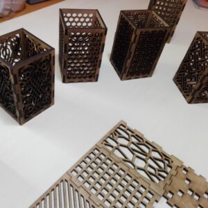 Intra απο ξύλο plywood 3mm-4mm πάχος - Ξύλινες Κηροπήγια Διακόσμηση σπιτιού Δίασταση 30x30 cm Intraeaxys-51rr64m1