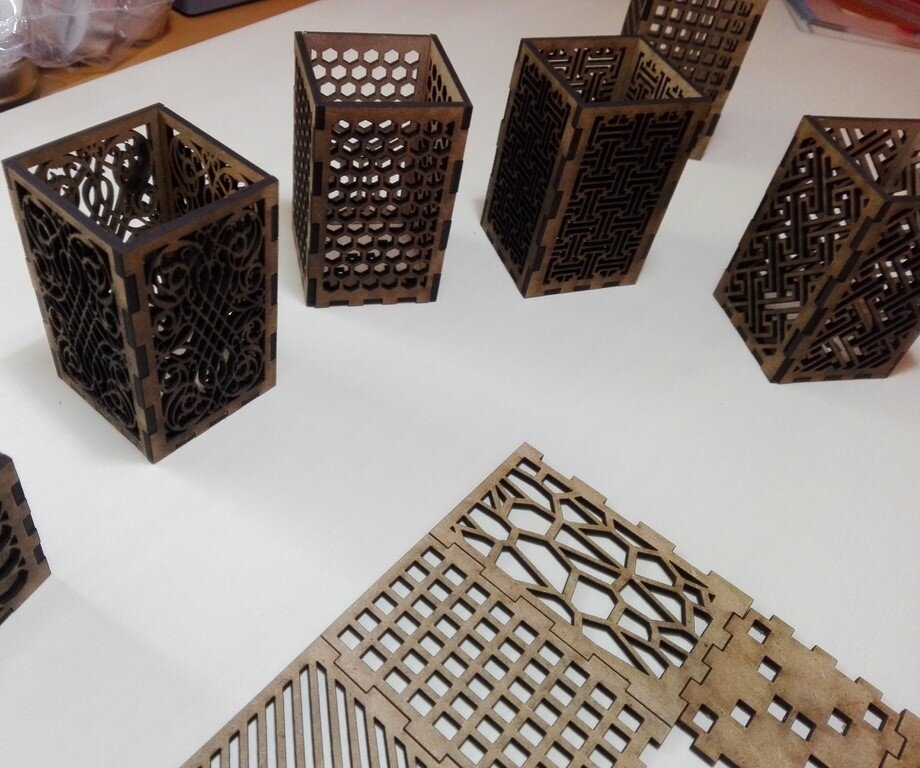 Intra απο ξύλο plywood 3mm-4mm πάχος - Ξύλινες Κηροπήγια Διακόσμηση σπιτιού Δίασταση 30x30 cm Intraeaxys-51rr64m1