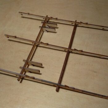 Intra απο ξύλο plywood 3mm-4mm πάχος - Μινιμαλιστική οθόνη Cosmere Pin Series Δίασταση 30x30 cm Intraeaxys-6o38y8k1 - Image 4