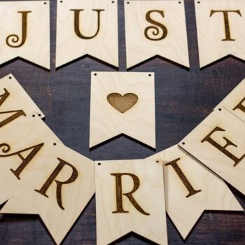 Intra απο ξύλο plywood 3mm-4mm πάχος - Διακοσμητικές κρεμαστές γιρλάντες πανό Wedding Garland Just Married Flags Δίασταση 30x30 cm Intraeaxys-qommyxro - Image 1