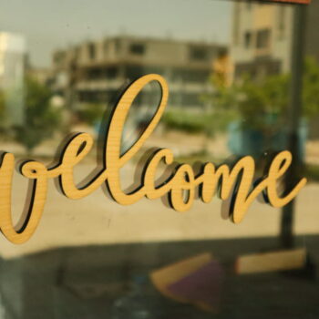 Intra απο ξύλο plywood 3mm-4mm πάχος - Επιστολή καλωσορίσματος Ξύλινη τέχνη τοίχου Δίασταση 30x30 cm Intraeaxys-eo20gg47 - Image 3