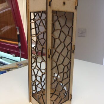 Intra απο ξύλο plywood 3mm-4mm πάχος - Διακόσμηση Μπουκαλιού Κρασιού Κουτί δώρου 3mm Δίασταση 30x30 cm Intraeaxys-ro6y2827 - Image 1