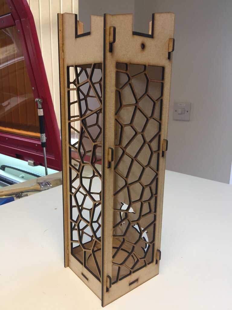 Intra απο ξύλο plywood 3mm-4mm πάχος - Διακόσμηση Μπουκαλιού Κρασιού Κουτί δώρου 3mm Δίασταση 30x30 cm Intraeaxys-ro6y2827