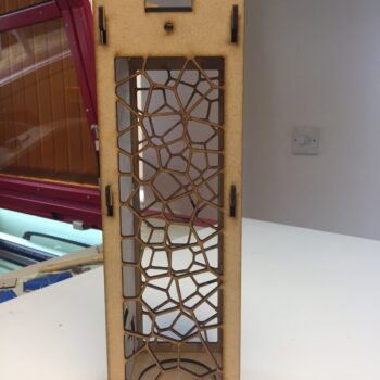 Intra απο ξύλο plywood 3mm-4mm πάχος - Διακόσμηση Μπουκαλιού Κρασιού Κουτί δώρου 3mm Δίασταση 30x30 cm Intraeaxys-ro6y2827 - Image 4