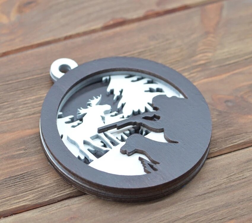 Intra απο ξύλο plywood 3mm-4mm πάχος - Στολίδι με στρώσεις κυνηγός ελαφιών Δίασταση 10x10 cm Intraeaxys-r1z2zlw1