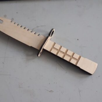 Intra απο ξύλο plywood 3mm-4mm πάχος - Στρατιωτικό μαχαίρι κόντρα πλακέ M9 Bayonet Δίασταση 30x30 cm Intraeaxys-eo0qvew1 - Image 1