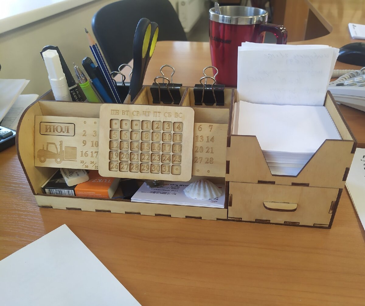 Intra απο ξύλο plywood 3mm-4mm πάχος - Επιτραπέζια οργάνωση γραφικής ύλης πολλαπλών λειτουργιών Δίασταση 30x30 cm Intraeaxys-075yxv8o