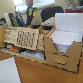 Intra απο ξύλο plywood 3mm-4mm πάχος - Επιτραπέζια οργάνωση γραφικής ύλης πολλαπλών λειτουργιών Δίασταση 30x30 cm Intraeaxys-075yxv8o - Image 3