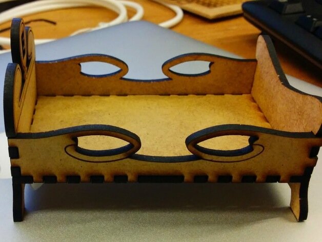 Intra απο ξύλο plywood 3mm-4mm πάχος - Κρεβάτι για την Barbie Δίασταση 30x30 cm Intraeaxys-eo4q8987