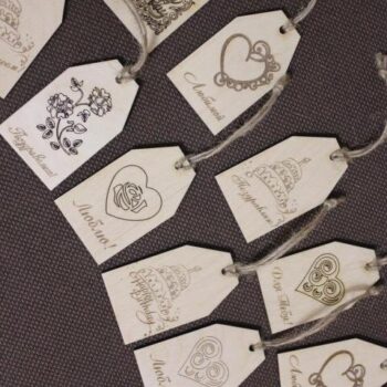 Intra απο ξύλο plywood 3mm-4mm πάχος - Διακοσμητικά Προσωποποιημένα Μπρελόκ Δίασταση 5x5 cm Intraeaxys-eoxljpvo - Image 1