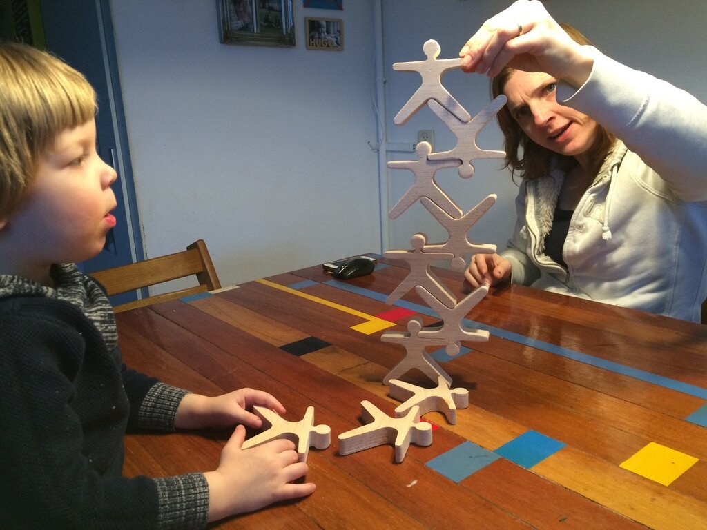 Intra απο ξύλο plywood 3mm-4mm πάχος - CNC Router Wooden Stacking People Toy Δίασταση 30x30 cm Intraeaxys-eo0qdy51