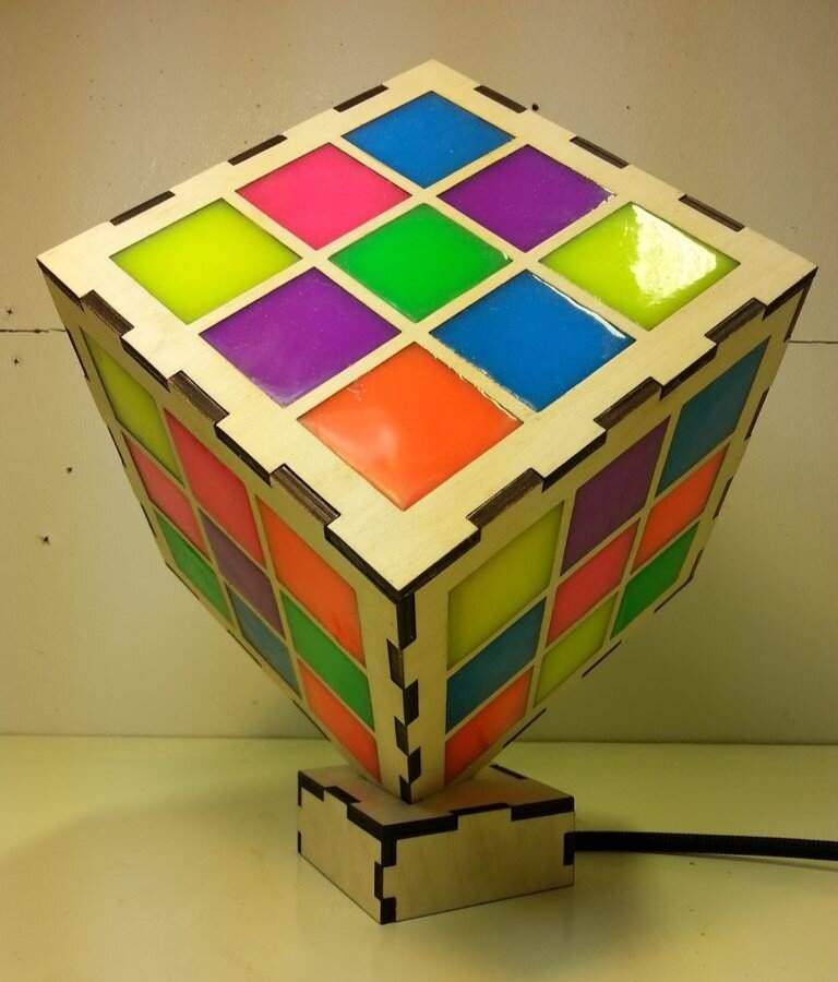 Intra απο ξύλο plywood 3mm-4mm πάχος - Χαριτωμένο φωτιστικό νύχτας Δίασταση 30x30 cm Intraeaxys-zo9yndy7