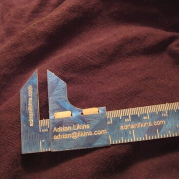 Intra απο ξύλο plywood 3mm-4mm πάχος - Δαγκάνα επαγγελματικής κάρτας Δίασταση 30x30 cm Intraeaxys-lop32q31 - Image 1