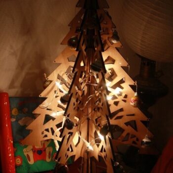 Intra απο ξύλο plywood 3mm-4mm πάχος - Χριστουγεννιάτικο δέντρο 3D Δίασταση 30x30 cm Intraeaxys-r7vmqv67 - Image 1