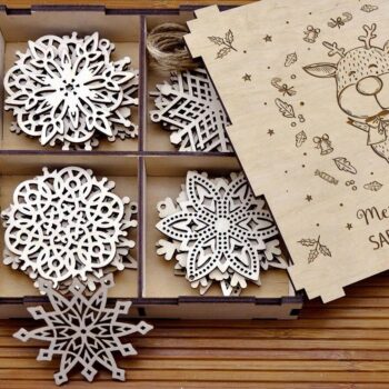 Intra απο ξύλο plywood 3mm-4mm πάχος - Νιφάδες χιονιού στο χριστουγεννιάτικο δέντρο Δίασταση 30x30 cm Intraeaxys-voq2rndo - Image 1