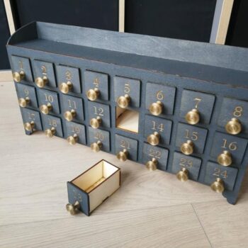 Intra απο ξύλο plywood 3mm-4mm πάχος - Advent Calendar 3mm Μέγεθος κουτιού 8x4x4 cm  Δίασταση 30x30 cm Intraeaxys-qomm254o - Image 1