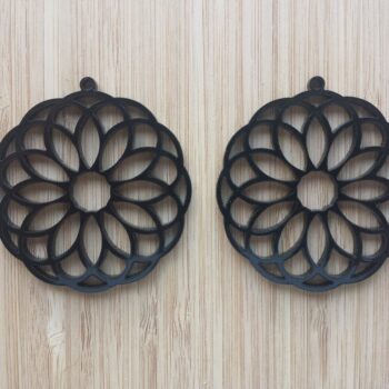 Intra απο ξύλο plywood 3mm-4mm πάχος - Σκουλαρίκια ακρυλικό σχέδιο λουλουδιών Δίασταση 3x3 cm Intraeaxys-r7vme967 - Image 1