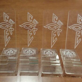 Intra απο ξύλο plywood 3mm-4mm πάχος - Ακρυλική βάση κινητού τηλεφώνου Δίασταση 30x30 cm Intraeaxys-d1lvpvpo - Image 1