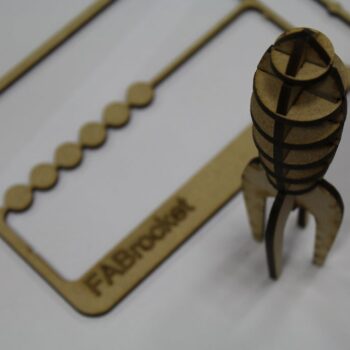 Intra απο ξύλο plywood 3mm-4mm πάχος - Ξύλινο παιχνίδι πυραύλων Δίασταση 30x30 cm Intraeaxys-eoxldwqo - Image 1