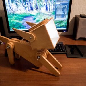 Intra απο ξύλο plywood 3mm-4mm πάχος - Ρυθμιζόμενο επιτραπέζιο φωτιστικό με χαριτωμένο ξύλινο σχέδιο σκύλου Δίασταση 30x30 cm Intraeaxys-lopqlyk7