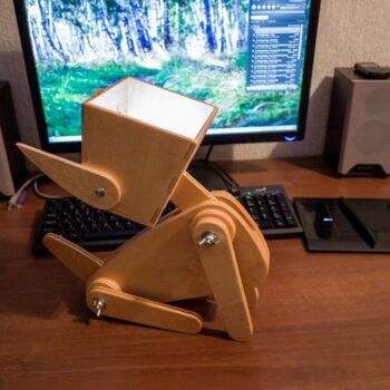 Intra απο ξύλο plywood 3mm-4mm πάχος - Ρυθμιζόμενο επιτραπέζιο φωτιστικό με χαριτωμένο ξύλινο σχέδιο σκύλου Δίασταση 30x30 cm Intraeaxys-lopqlyk7 - Image 3