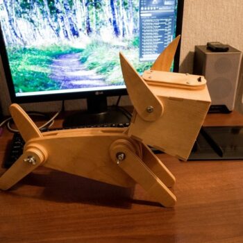 Intra απο ξύλο plywood 3mm-4mm πάχος - Ρυθμιζόμενο επιτραπέζιο φωτιστικό με χαριτωμένο ξύλινο σχέδιο σκύλου Δίασταση 30x30 cm Intraeaxys-lopqlyk7 - Image 4