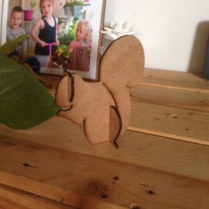 Intra απο ξύλο plywood 3mm-4mm πάχος - Πρότυπο MDF 3mm σκίουρος Δίασταση 30x30 cm Intraeaxys-lopqle67