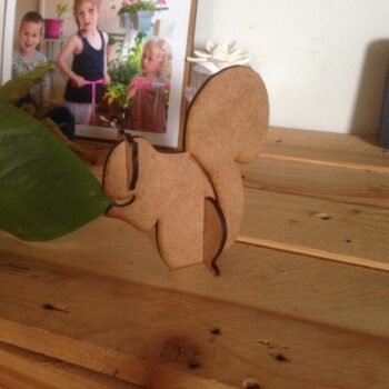 Intra απο ξύλο plywood 3mm-4mm πάχος - Πρότυπο MDF 3mm σκίουρος Δίασταση 30x30 cm Intraeaxys-lopqle67 - Image 1