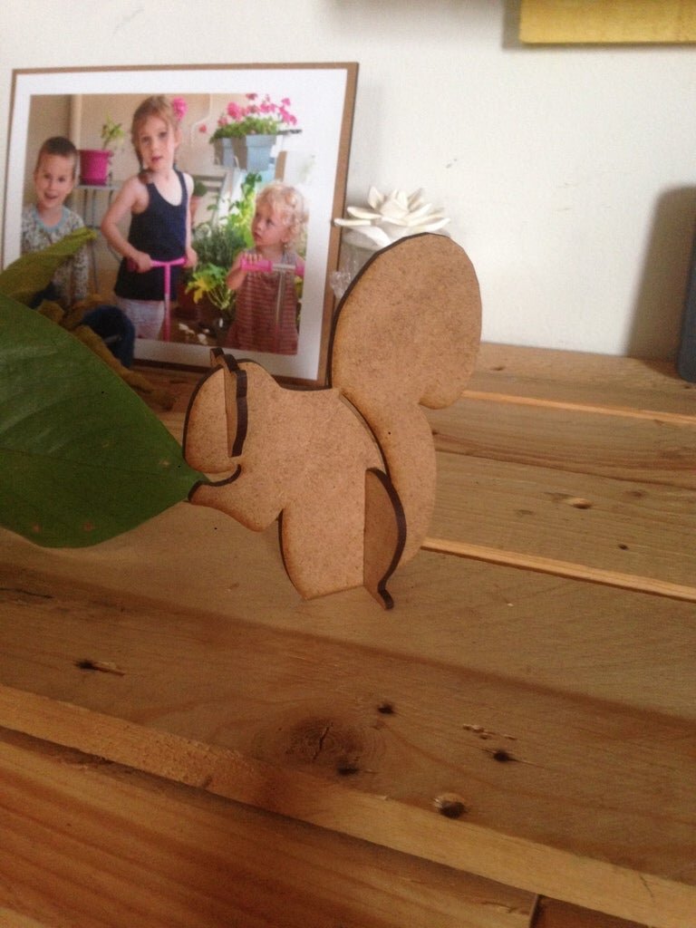 Intra απο ξύλο plywood 3mm-4mm πάχος - Πρότυπο MDF 3mm σκίουρος Δίασταση 30x30 cm Intraeaxys-lopqle67