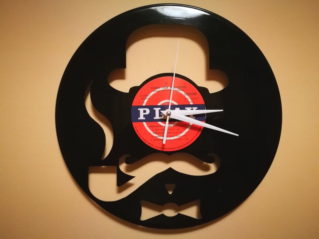 Intra απο ξύλο plywood 3mm-4mm πάχος - Orologio Vinile Clock Uomo Baffi Cappello Δίασταση 30x30 cm Intraeaxys-91jdjp1m