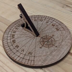 Intra απο ξύλο plywood 3mm-4mm πάχος - Ηλιακό ωρολόγιο Δίασταση 30x30 cm Intraeaxys-eoxlejxo