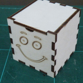 Intra απο ξύλο plywood 3mm-4mm πάχος - Ξύλινο παιχνίδι ρομπότ Δίασταση 30x30 cm Intraeaxys-eo0qyp51 - Image 3